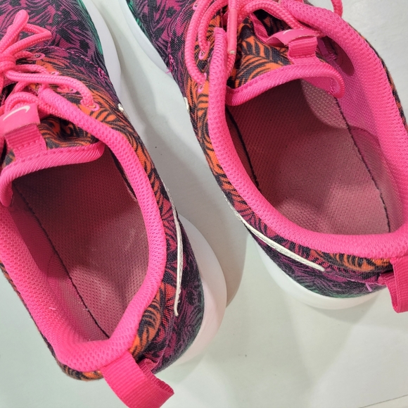 NIKE ROSHE RUN FLORAL PRINT MULTI-COLOR YOUTH SIZE 7/WOMEN 8.5 677784-602 A9 - Picture 9 of 15